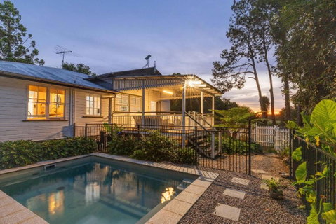 Rambling Roses - Accommodation Gladstone 0