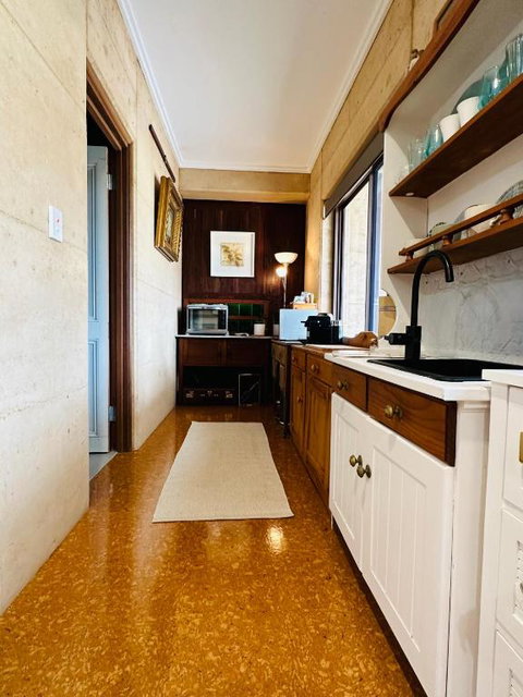 Rammed Earth Retreat - Accommodation Gladstone 3
