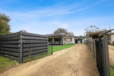 Raymond Island Retreat - Accommodation Gladstone 2