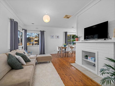 Read Place Retreat - Accommodation Gladstone 1
