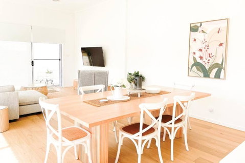 Red Brick Central Retreat - Accommodation Gladstone 0