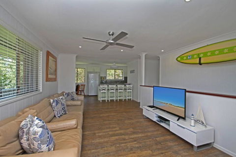 Red Door Beach House - Accommodation Gladstone 3