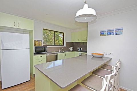 Red Door Beach House - Accommodation Gladstone 1