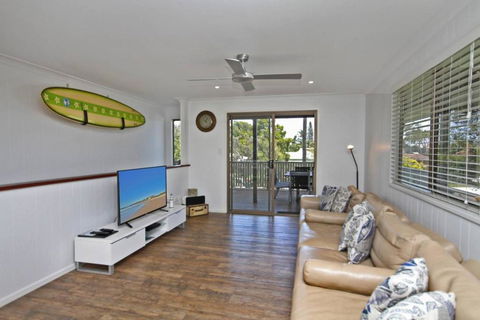 Red Door Beach House - Accommodation Gladstone 2
