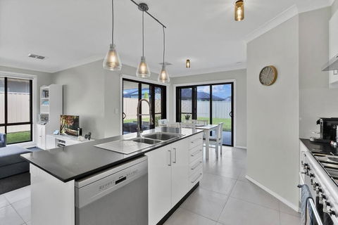 Red Gum Rise - Gateway To The Southern Highlands - Accommodation Gladstone 0