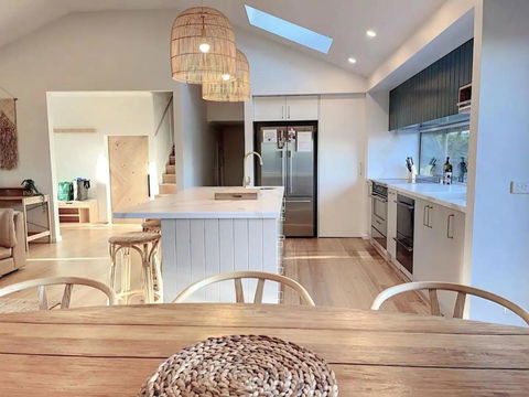 Red Hill Lane 5BedroomVineyard&RuralValleyViews - Accommodation Gladstone 2