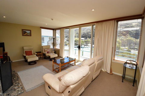 Aspect 2 - Accommodation Gladstone 1