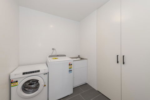 Astra Apartments Newcastle (Broadmeadow) - Accommodation Gladstone 3