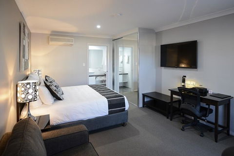 Astro Dish Motor Inn - Accommodation Gladstone 1