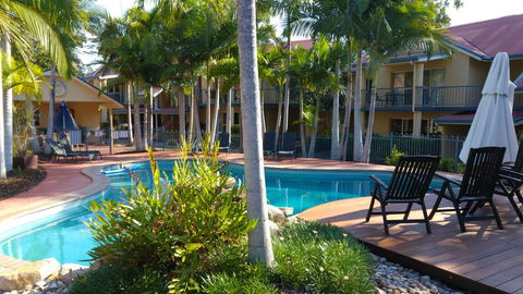 At Beach Court Holiday Villas - Accommodation Gladstone 1