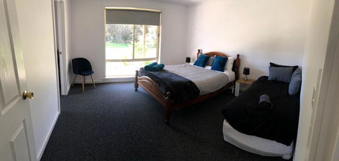 At HOME On HOLMES - Accommodation Gladstone 3