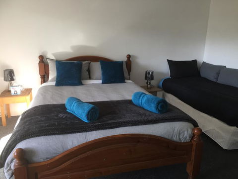 At HOME On HOLMES - Accommodation Gladstone 1