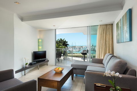At Marina Shores - Accommodation Gladstone 3