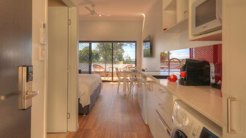 Atherton Apartments - Accommodation Gladstone 0