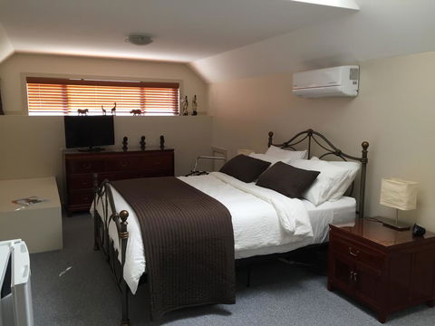 Atina Rocks Country Homestead - Accommodation Gladstone 0