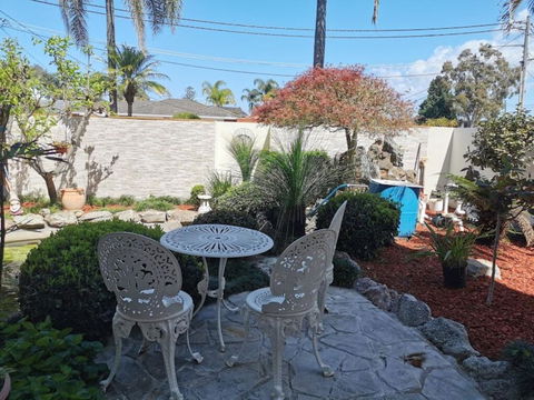 Attached Self Service Waterfront Whole Villa - Sydney - Accommodation Gladstone 3