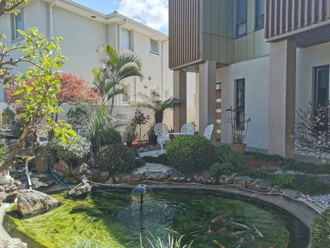 Attached Self Service Waterfront Whole Villa - Sydney - Accommodation Gladstone 1