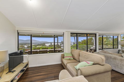 Aurelia, 14 Stewart Street - Accommodation Gladstone 0