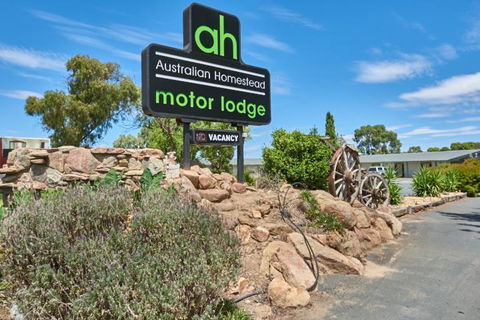 Australian Homestead Motor Lodge - Accommodation Gladstone 0