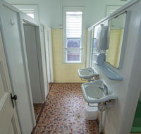 Australian Hotel - Accommodation Gladstone