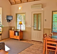 Autumn Leaf Cottage 1 - Accommodation Gladstone