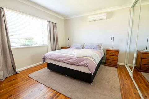 Autumn St - Trendy East Orange - Near CBD - Accommodation Gladstone 1