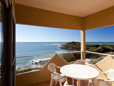 Avalon 4 - Right Across The Road From Convent Beach - Uninterrupted Views - Accommodation Gladstone 2