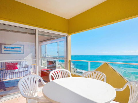 Avalon 4 - Right Across The Road From Convent Beach - Uninterrupted Views - Accommodation Gladstone 0
