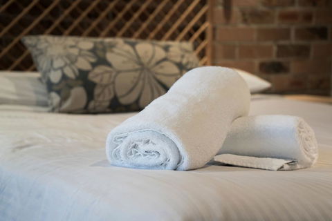 Avoca Beach Hotel - Accommodation Gladstone 2