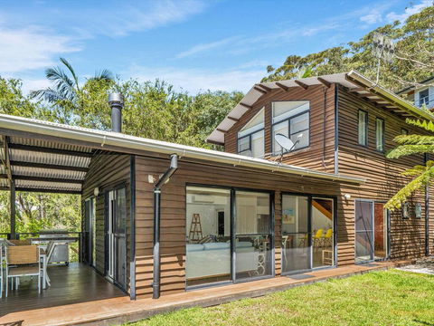 Avoca Beach Living - 84 Avoca Drive, Avoca Beach - Accommodation Gladstone 1