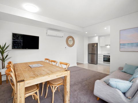Avoca Beach Pad- 210/14-18 Cape Three Points Rd - Accommodation Gladstone 1