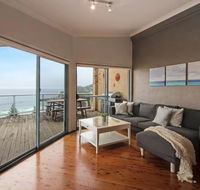 Avoca Heights House /// 4 BDR 2.5 BTH // Direct Ocean Views - Accommodation Gladstone
