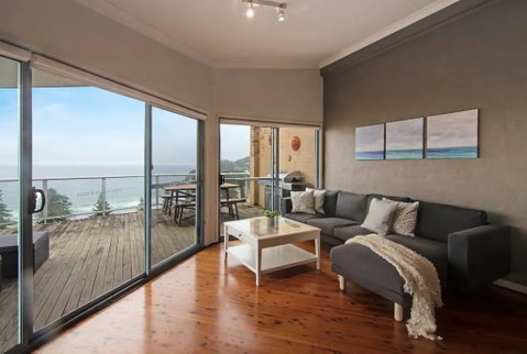 Avoca Heights House /// 4 BDR 2.5 BTH // Direct Ocean Views - Accommodation Gladstone 0