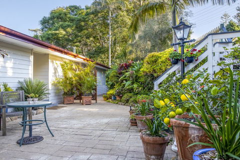 Avocado Sunset Bed & Breakfast - Accommodation Gladstone 3