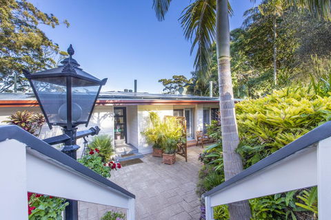 Avocado Sunset Bed & Breakfast - Accommodation Gladstone 1
