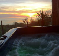 Award Winning Beach Front Retreat - Accommodation Gladstone