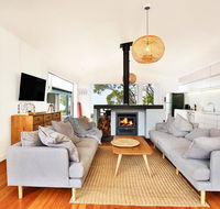 Ayana Beach House - Pet Friendly - Opposite Beach - Accommodation Gladstone