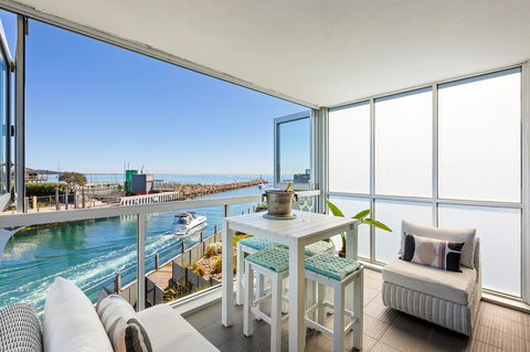 Azure Bliss Family Escape Opposite Beach With Heated Pool Access - Accommodation Gladstone 0