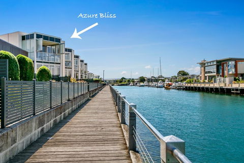 Azure Bliss Family Escape Opposite Beach With Heated Pool Access - Accommodation Gladstone 1