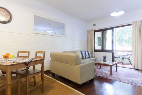 B2 Broadway Abode Close To Swan River, UWA & Hospitals - Accommodation Gladstone 1