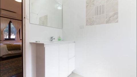 B4 Apartment Close To City, UWA, Nedlands & Swan River - Accommodation Gladstone 3