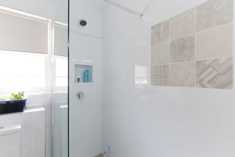 B5 Close To Nedlands, Cafes, Swan River, SCGH & UWA - Accommodation Gladstone 3