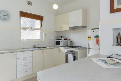 B6 Close To UWA, Swan River, Cafes & The New Childrens Hospital - Accommodation Gladstone 3
