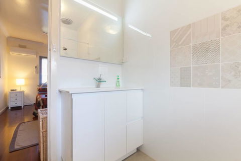 B7 Close To UWA, Swan River, Cafes And The New Children's Hospital - Accommodation Gladstone 0