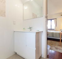 B8 Cafes Resturants UWA close to SCGH - Accommodation Gladstone