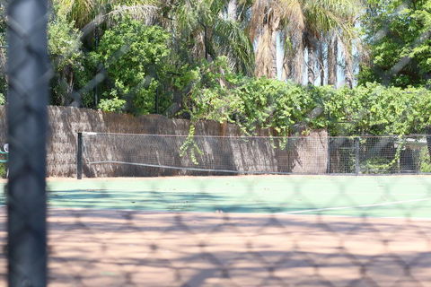 Back O Bourke Motel - Accommodation Gladstone 2