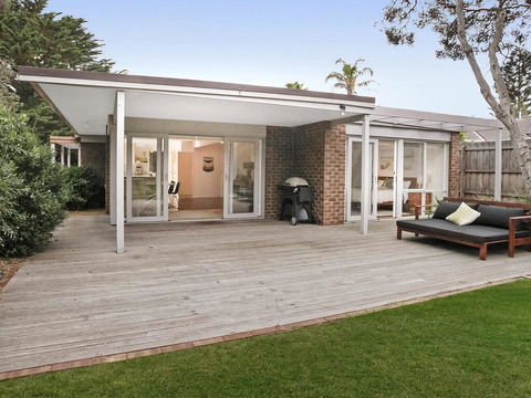 Backyard Bliss - Accommodation Gladstone 1