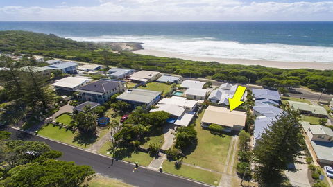 Bailey's Beach House - Accommodation Gladstone 0