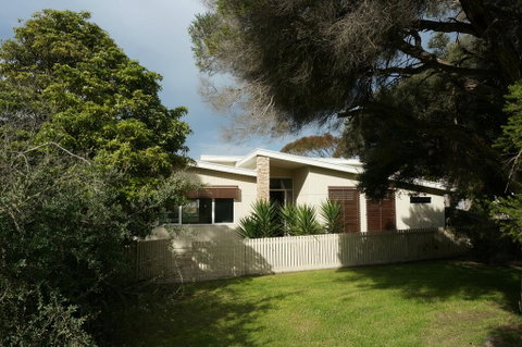 Baillieu Breeze - Accommodation Gladstone 1