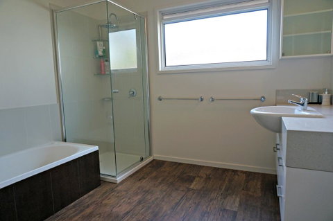 Baillieu Breeze - Accommodation Gladstone 3